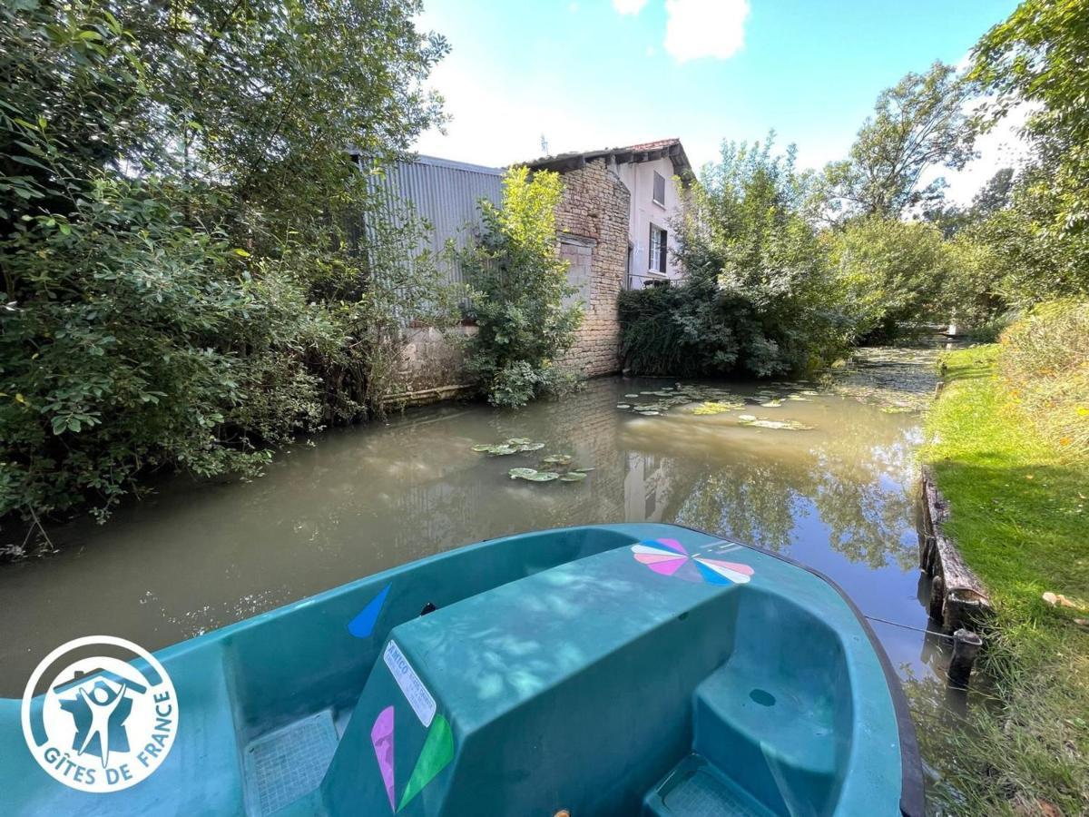 Вилла Gite Charmant Au Bord De L'Eau Avec Canoes, Terrasse Et Jardin A Damvix, Au Coeur Du Marais Poitevin. - Fr-1-426-354 Экстерьер фото